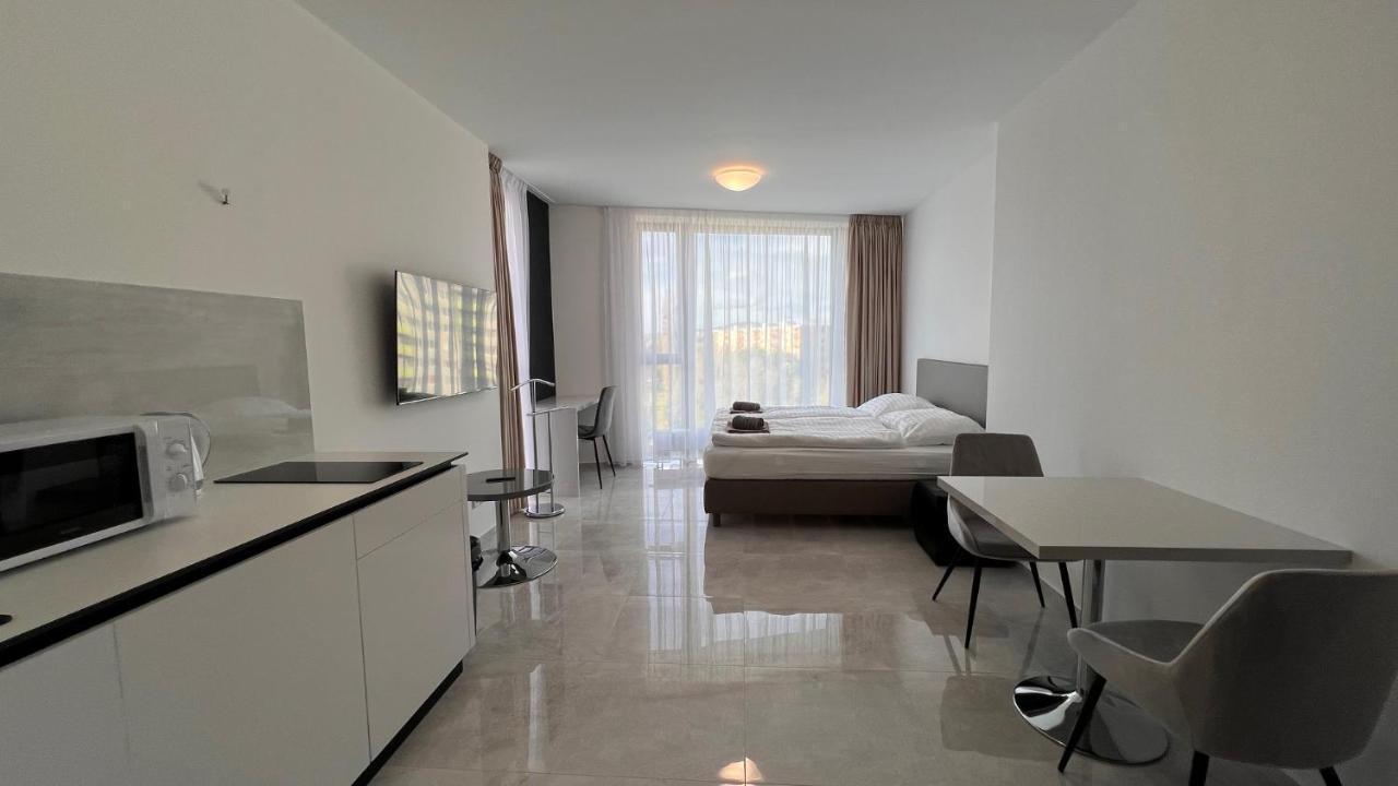 Air Conditioned 1 Room Apartment Vienna Gate, 2 Bratislava Exterior photo