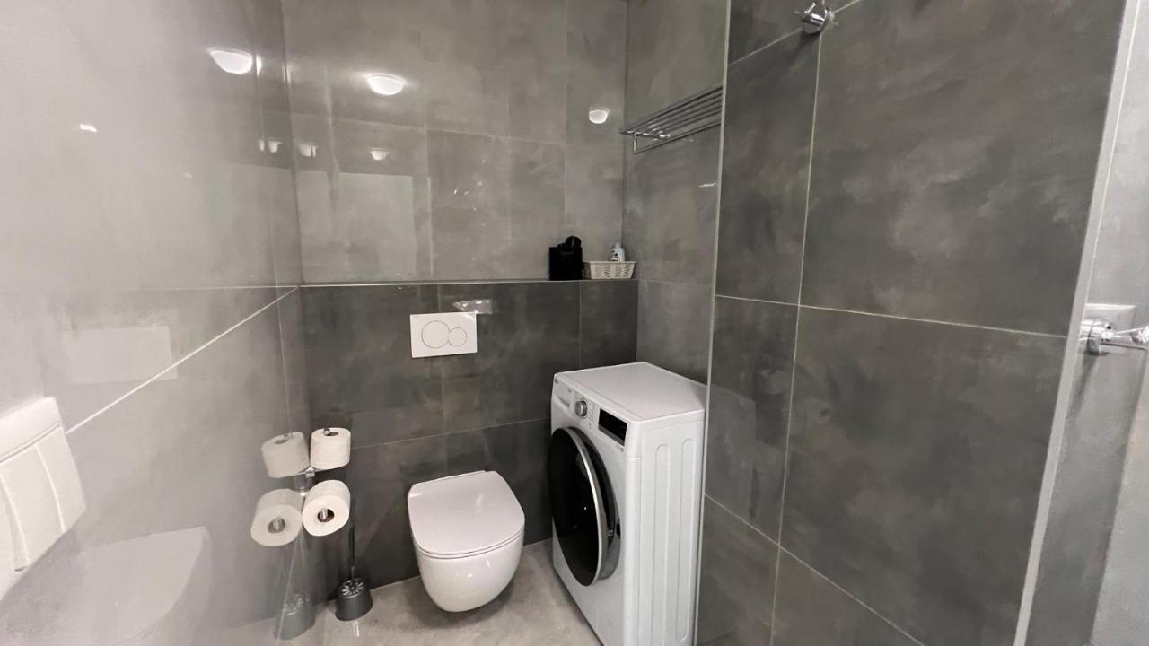 Air Conditioned 1 Room Apartment Vienna Gate, 2 Bratislava Exterior photo