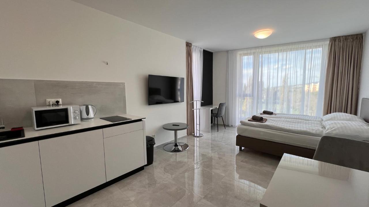 Air Conditioned 1 Room Apartment Vienna Gate, 2 Bratislava Exterior photo