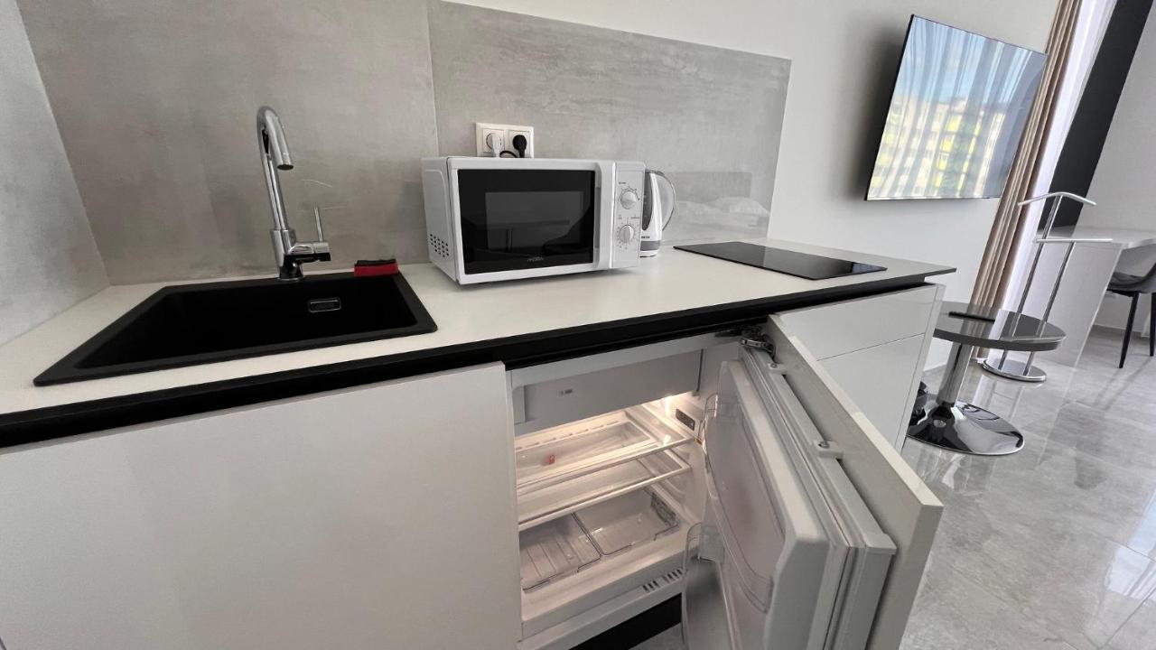Air Conditioned 1 Room Apartment Vienna Gate, 2 Bratislava Exterior photo