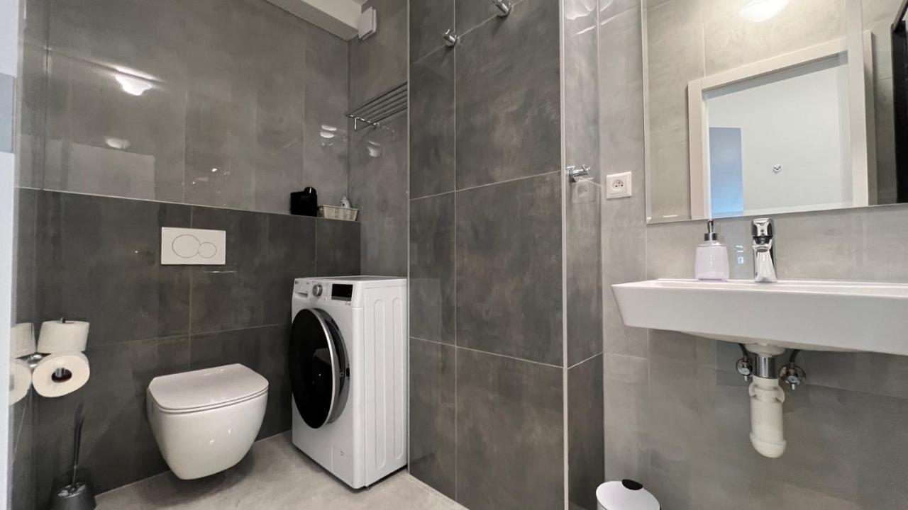 Air Conditioned 1 Room Apartment Vienna Gate, 2 Bratislava Exterior photo